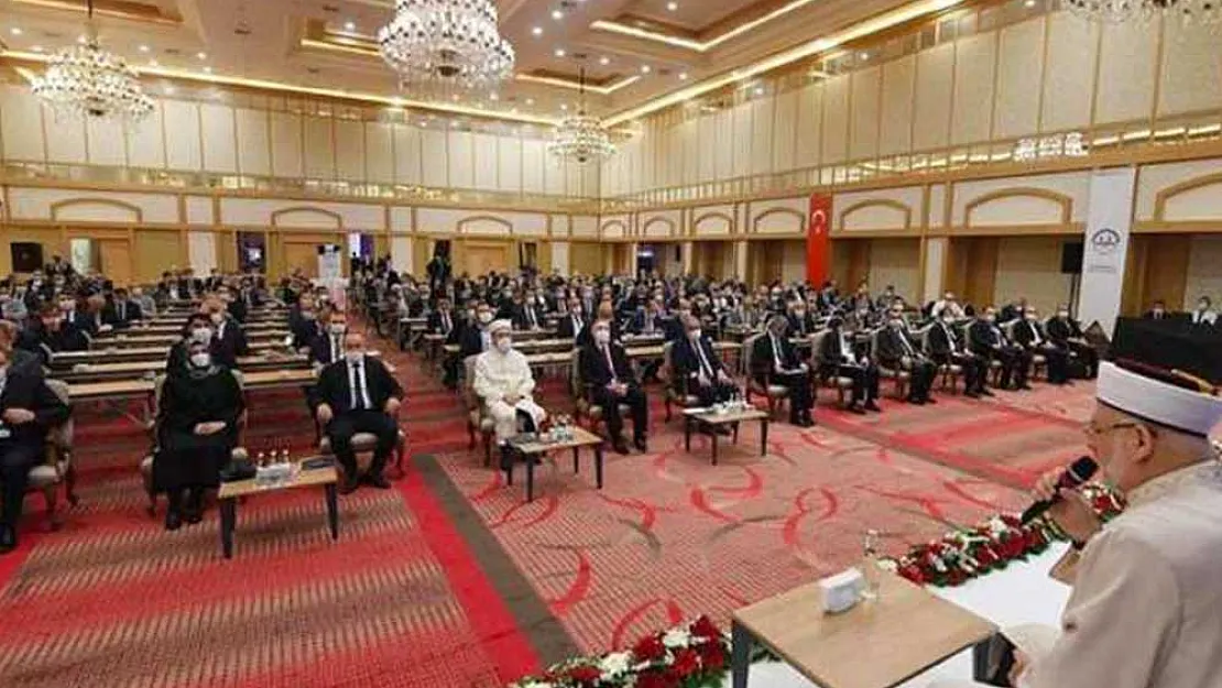 Diyanet 5 yıldızlı otelde seminer düzenledi!
