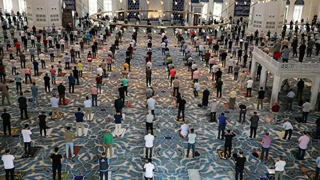 Diyanet duyurdu! Kurban Bayramı namazı saatleri il il açıklandı!