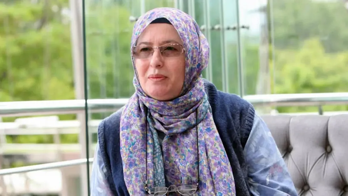 Diyanet'in Hutbesi Kadınları Ayağa Kaldırdı: Berrin Sönmez'den Başörtüsünü Çıkarma Kararı