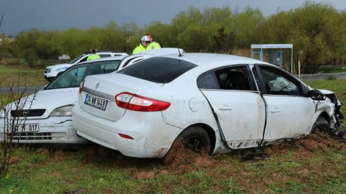 Diyarbakır'da meydana gelen trafik kazasında 1'i ağır 7 kişi yaralandı.