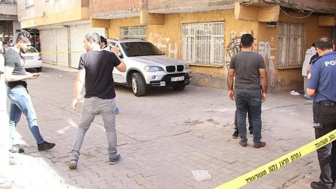 Diyarbakır'da polise hain saldırı! 1 polis şehit oldu!