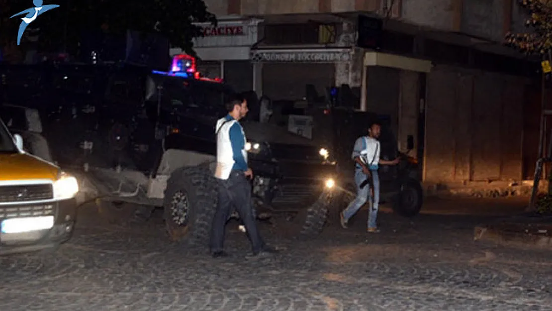 Diyarbakır'ın Bağlar İlçesinde PKK'lı Teröristler Tarafından Bombalı Saldırı!