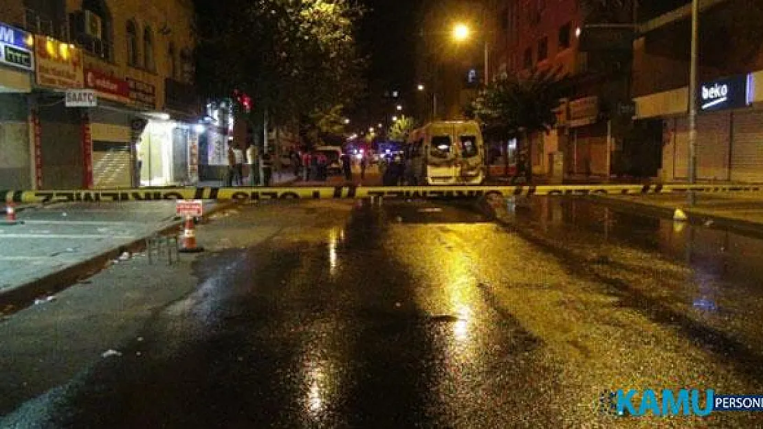 Diyarbakır'ın Kayapınar İlçesinde Hareketli Anlar! Teröristler Yolcu Minibüsünü Ateşe Verdi