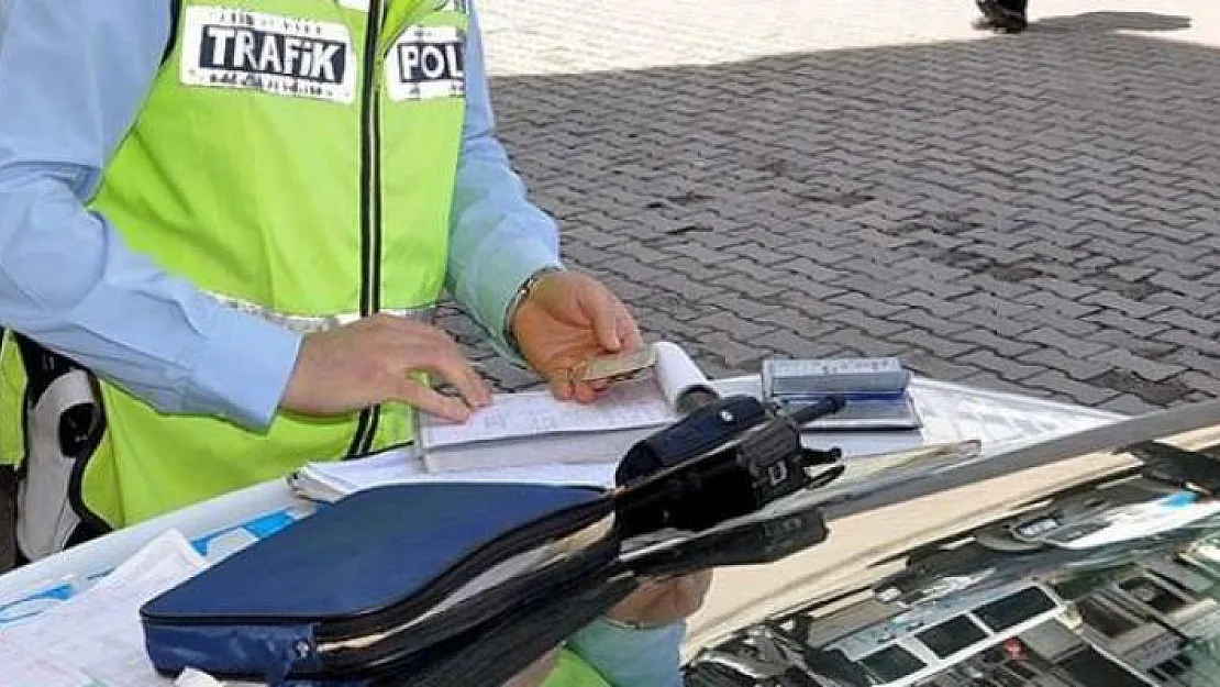 Drift Yaparak Kaçan Ehliyetsiz Sürücüye Ceza Yağdı: 13 Bin 700 TL Ceza Kesildi