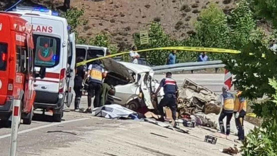 Düğün yolunca acı kaza! Bir aile yok oldu!