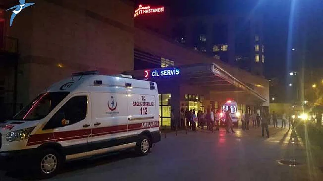 Düğünde Kopan Elektrik Kablosu Kalabalığın Üstüne Düştü! Yaralılar Var