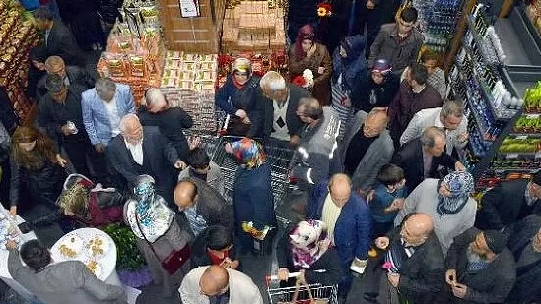 Duyan poşetini alıp koştu: Sıvı yağ, peynir, süt, yumurtada yüzde 30 indirim! Çok büyük izdiham yaşanacak