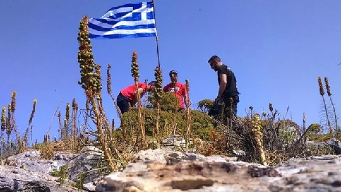 Ege'de Gerilim Arttı! Yunanistan Bayrak Dikti Sahil Güvenlik Kaldırdı