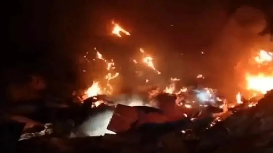Eğitim Uçuşu Yapan Savaş Uçağı Düştü! Pilotlar Hayatını Kaybetti