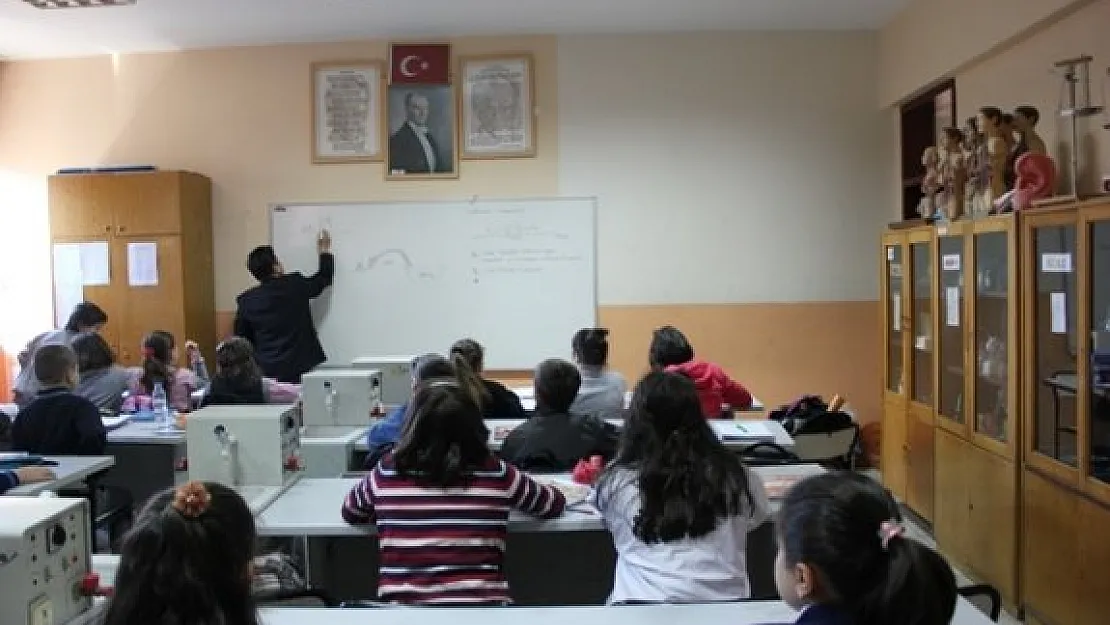 Ek Dersin Kesilmesi Öğretmenleri Üzüyor