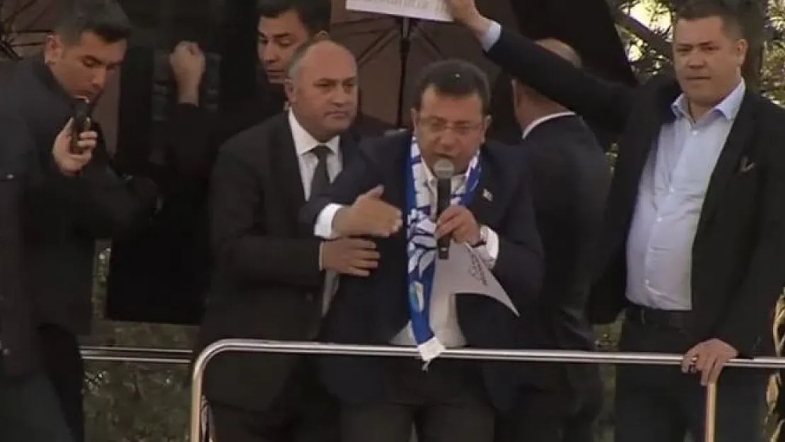 Ekrem İmamoğlu'na Erzurum'da taşlı saldırı: Miting yarıda kesildi! Hükümet ve muhalefetten peş peşe açıklamalar