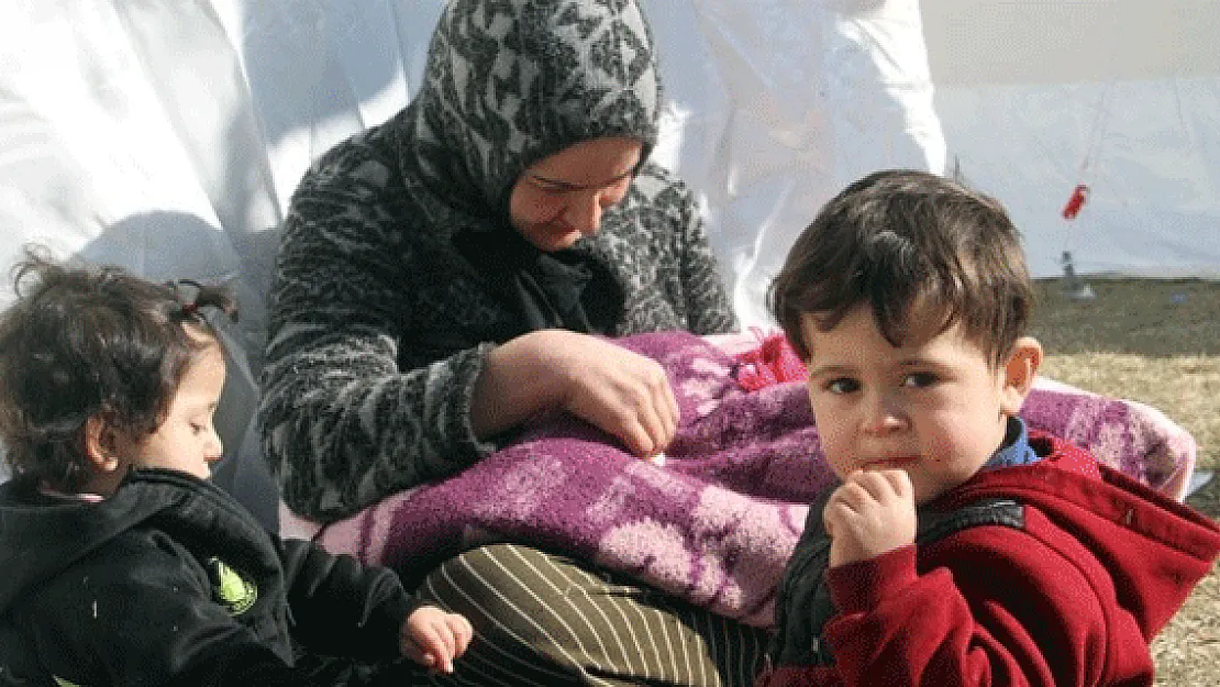 Elazığ depreminden sonra çadırlarda kalan vatandaşlar, devletin verdiği sözleri tutmamasını eleştirdi