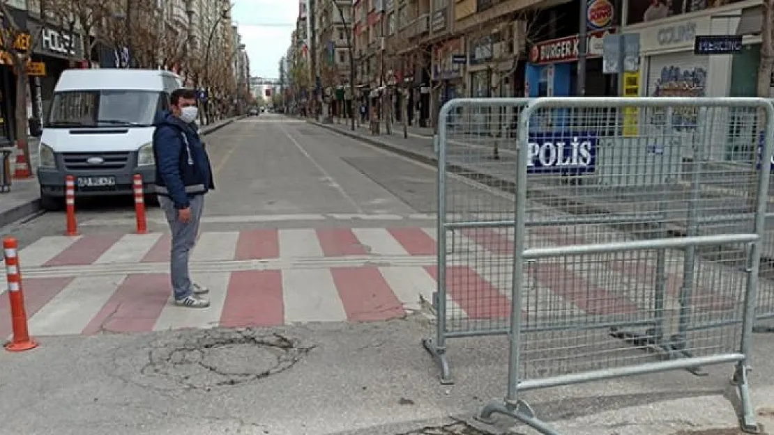 Elazığ'da sokağa çıkma yasağına uymayan 126 kişiye 49 bin 392 lira TL para cezası kesildi!