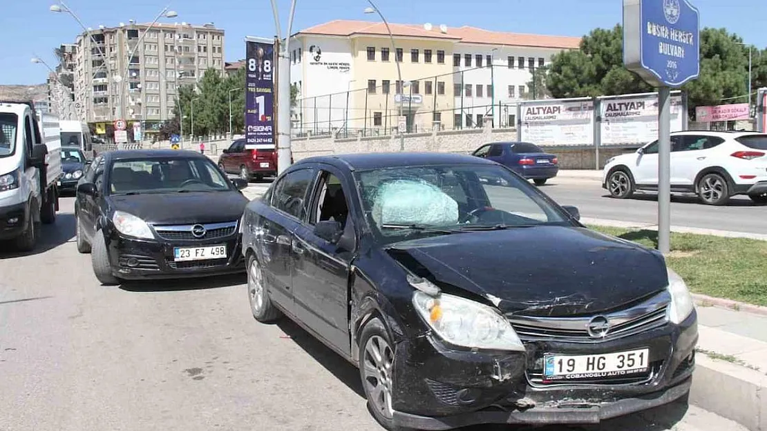 Elazığ'da Zincirleme Trafik Kazası: 3 Yaralı