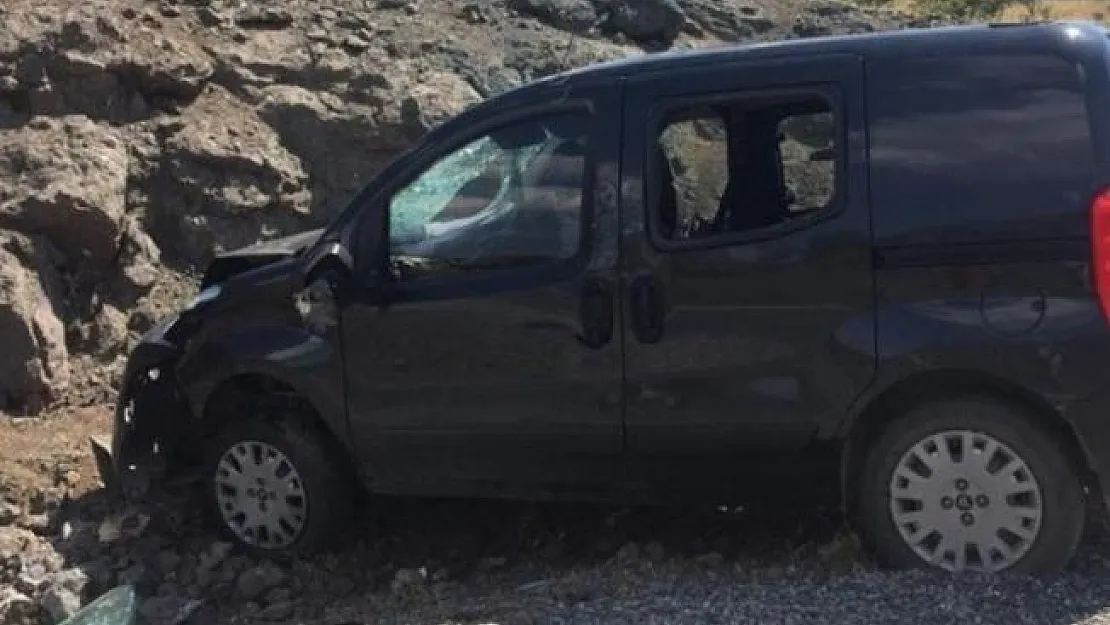 Elazığ'ın Arıcak ilçesinde meydana gelen kazada 1 kişi öldü 4 kişi yaralandı!