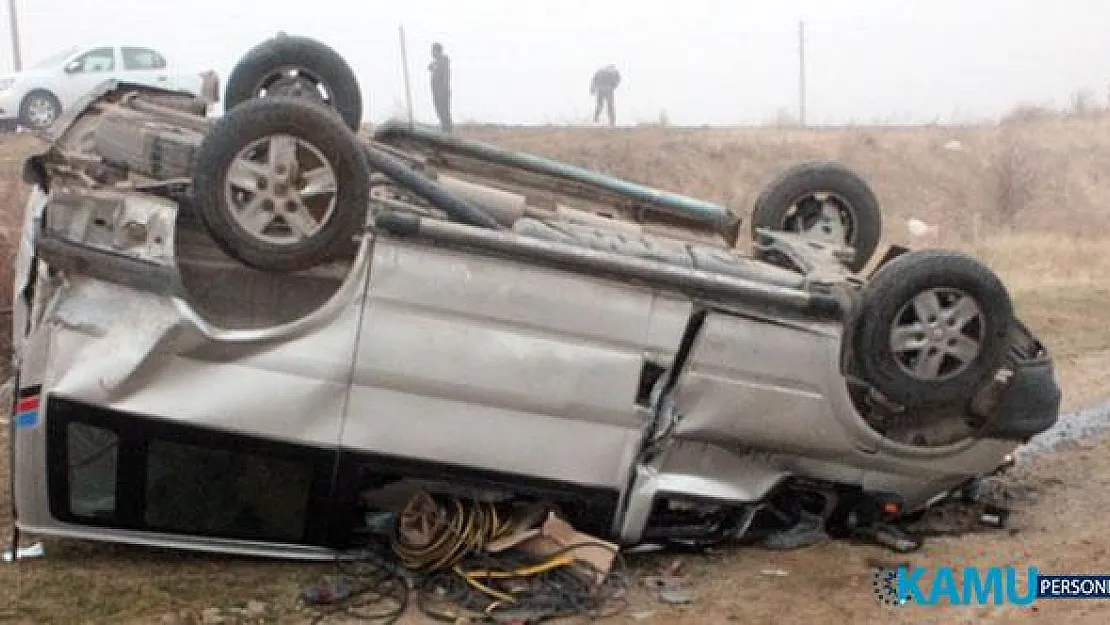 Elazığ'ın Palu İlçesinde Minibüs Şarampole Yuvarlandı! 10 Yaralı Var