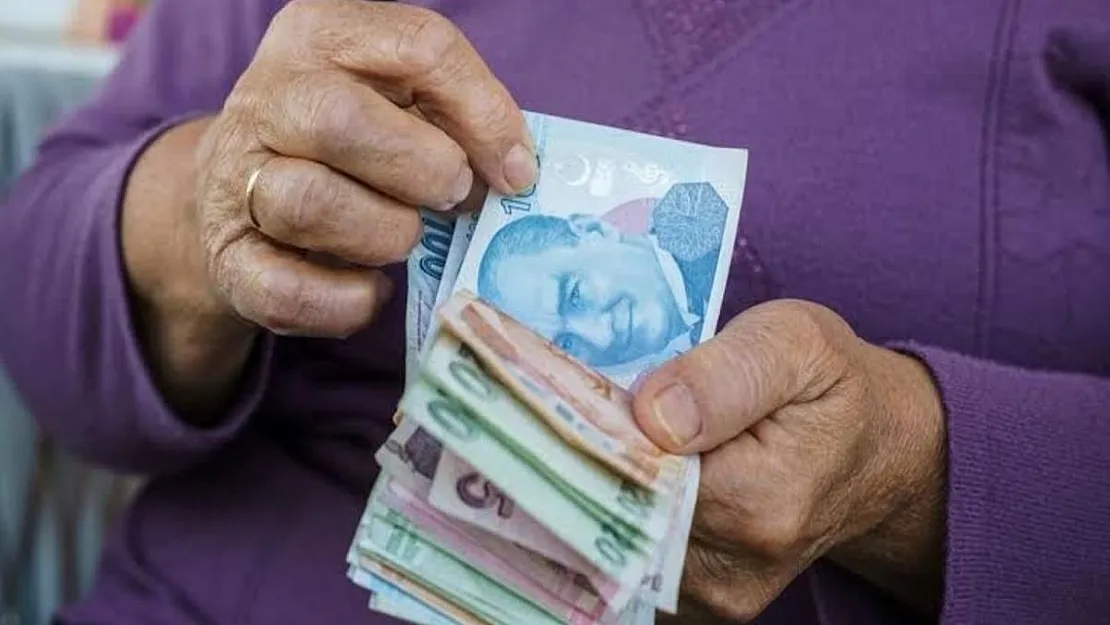 Emekli ağustos ayında bayram edecek! 12 bin TL'lik ödeme için acele edin