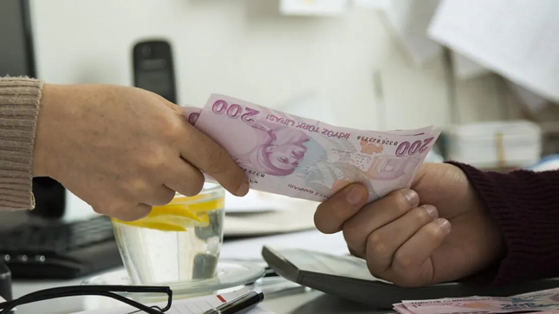Emekli kartıyla bankaya gelene 8.250 TL verilecek! Promosyon ödemelerinde sınırlar aşıldı, en yüksek promosyon hangi bankada?