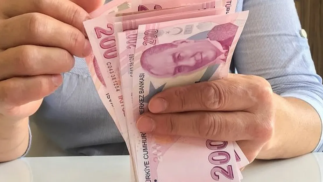 Emeklilere bayram ikramiyesine ek ödeme! Az önce onaylandı: Emeklilerin banka hesabında 3.000 TL yatıyor