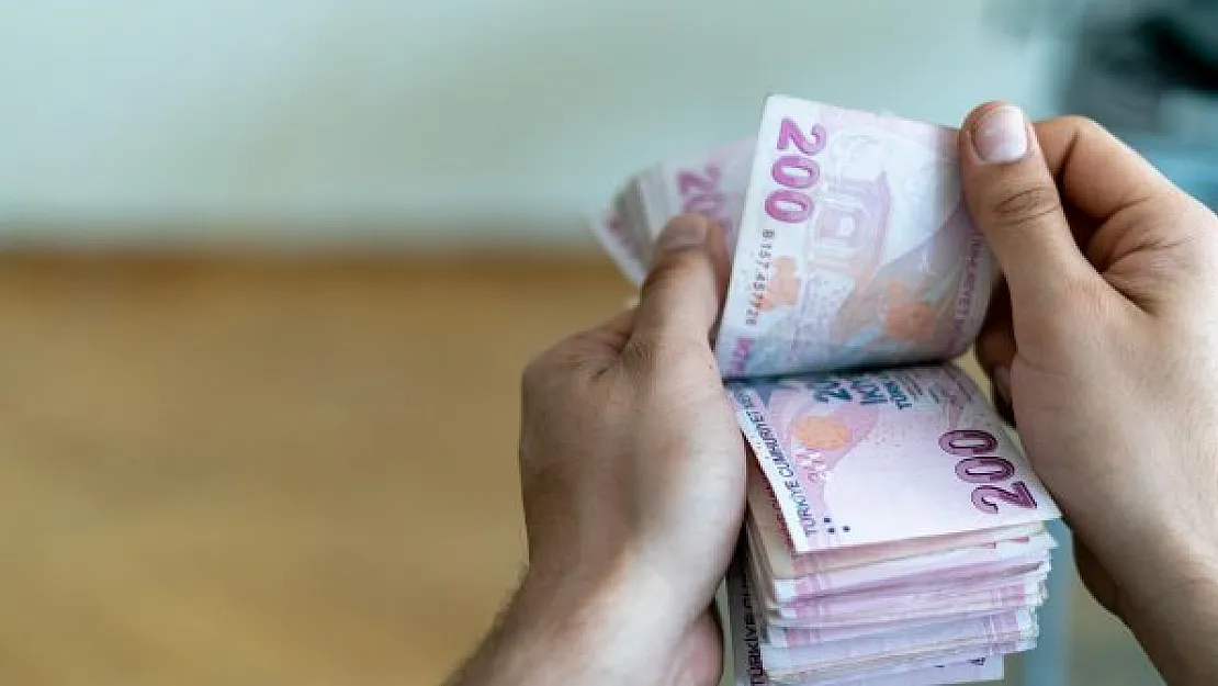 Emeklilere ek ödeme paketi onaylandı! Bütün emeklilerin hesabına 1.750 TL yatırılmaya başlandı