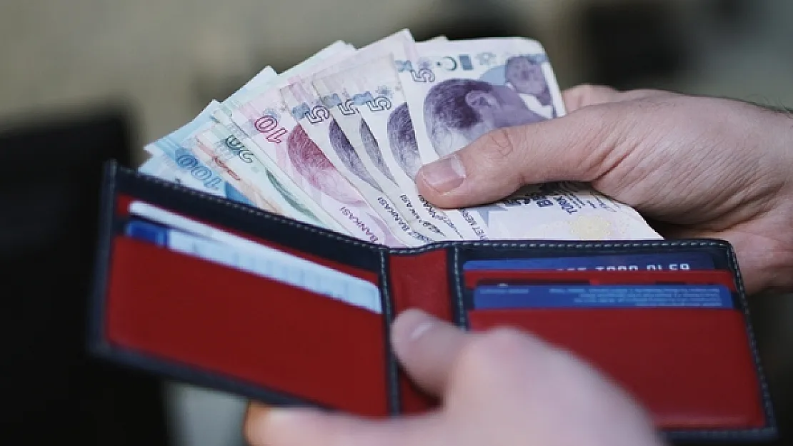 Emeklilere geri ödemesiz 250 lira veriliyor! Tek bir şart var