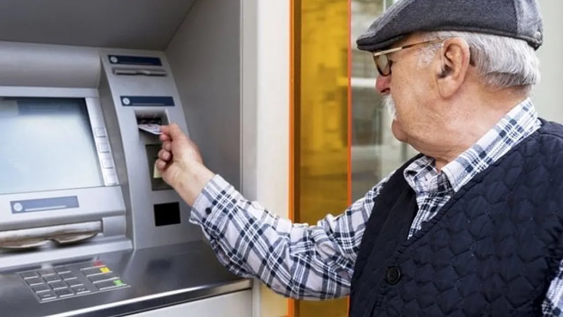 Emeklilere müjde: Promosyonda kesenin ağzı açıldı! Şimdi sıra kamu bankalarında