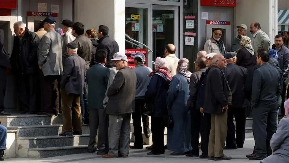 Emeklilerimiz açlık sınırının yarısı kadar maaş alıyor