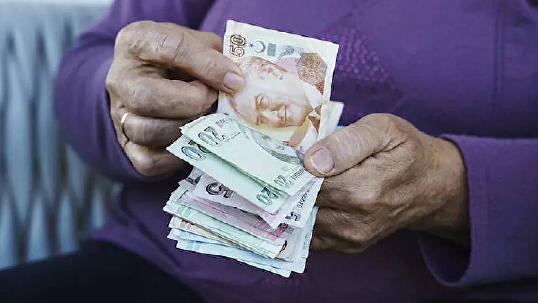 Emekliye beklenen müjde bonusuyla geldi! Emekli promosyon teklifi ilk kez 10 bin TL'yi aştı! Başvuru yapmak için son gün 31 Ocak!