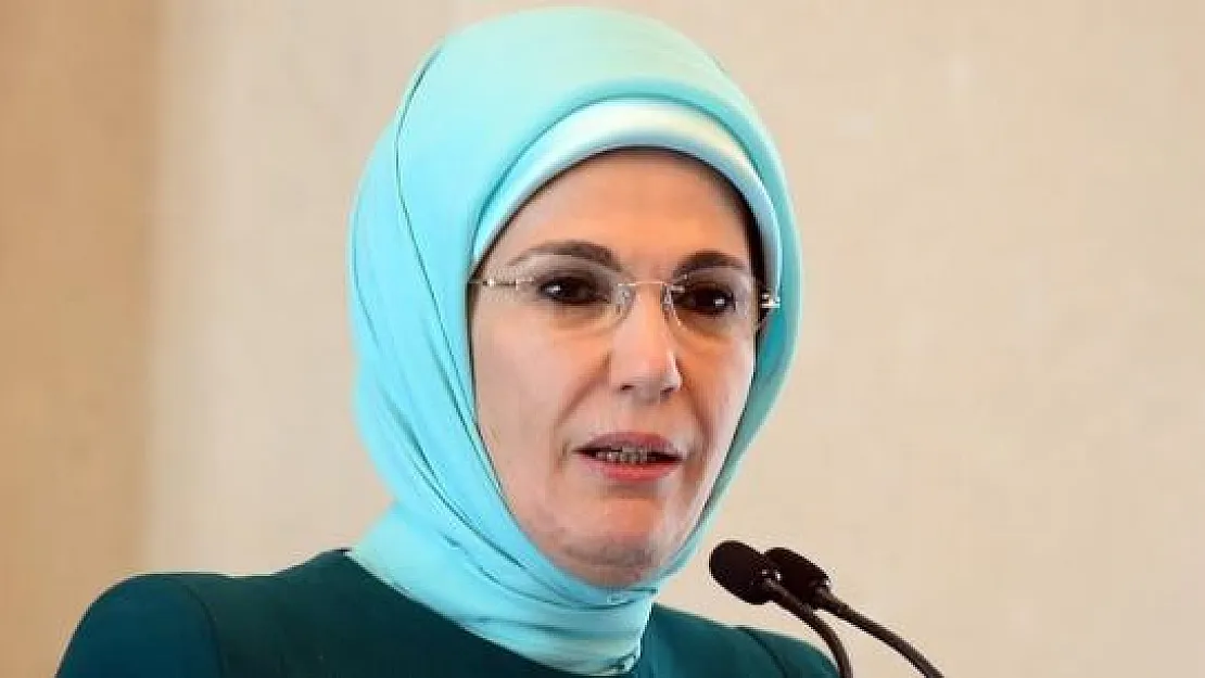 Emine Erdoğan'dan Ücretli Poşet Açıklaması !
