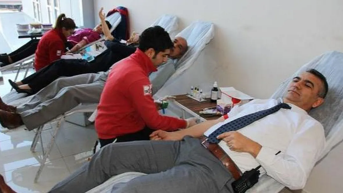 En az 5 bin lira maaşla KPSS şartsız erkek kadın Kızılay personel alacak! Başvuru şartları neler?