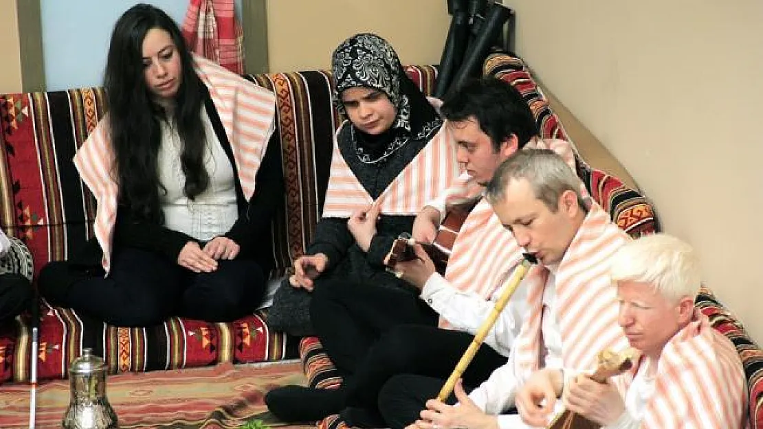 Engelli müzik grubu öğrencileri hamam kültürünü yaşadı