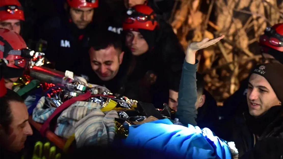 Enkaz altında kalanlar dikkat! Yeniden beslenme sendromuma yakalanabilirsiniz!