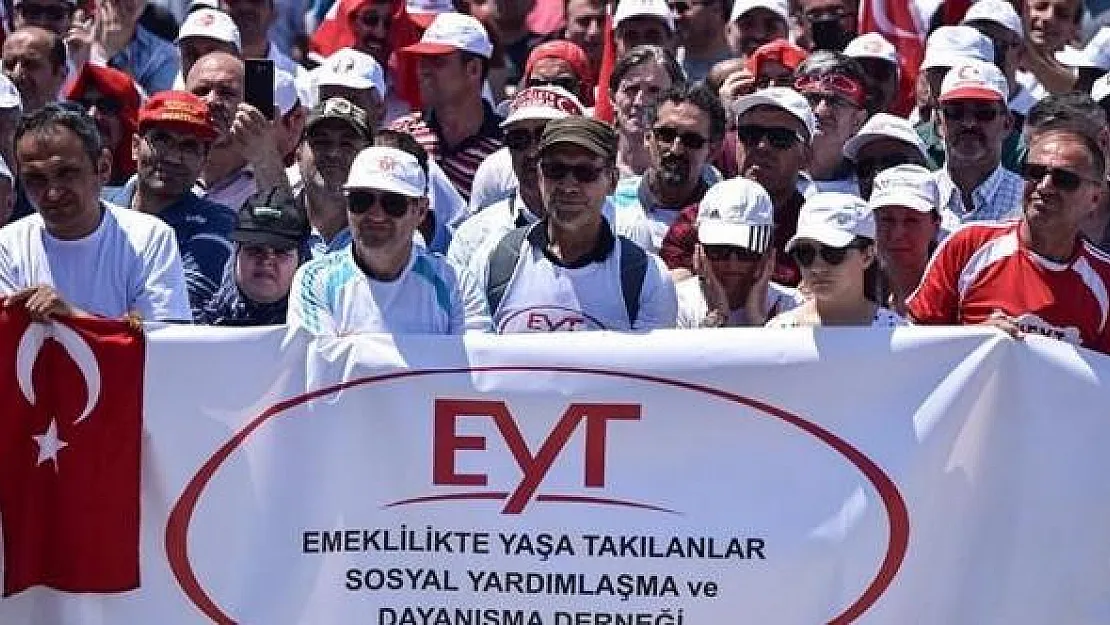 'Erken Emeklilik' ve 'Emeklilikte Yaşa Takılanlar' EYT son durum ve son dakika gelişmeleri: 3 isimden EYT açıklaması