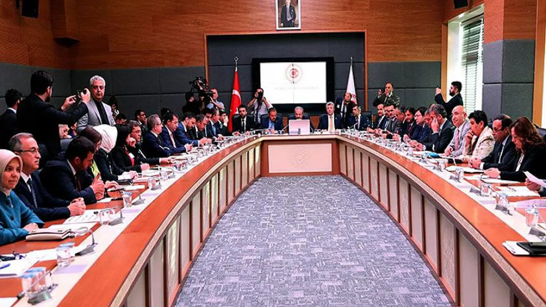 Erken Seçim Önergesi AK Parti, MHP ve CHP'nin Oylarıyla Kabul Edildi
