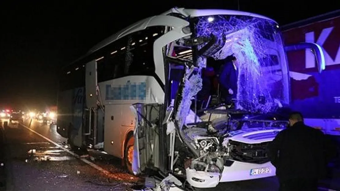 Erzincan'da Korkunç Kaza: Çok Sayıda Yaralı Var