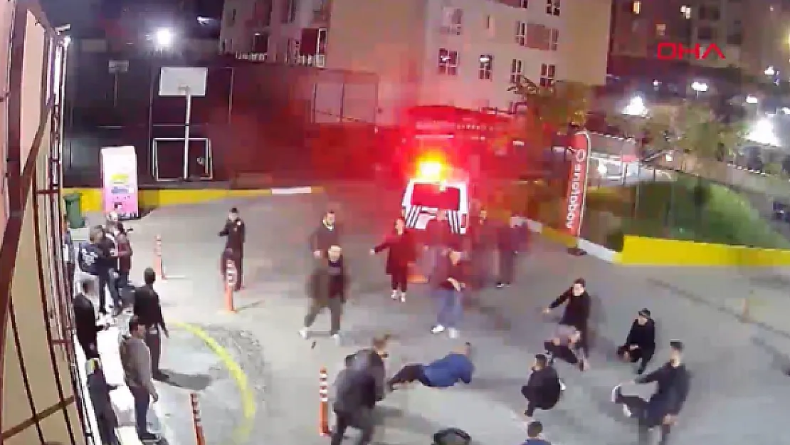 Esenyurt'ta bulunan Özyurtlar sitesinde çıkan büyük kavga kameralara yansıdı!