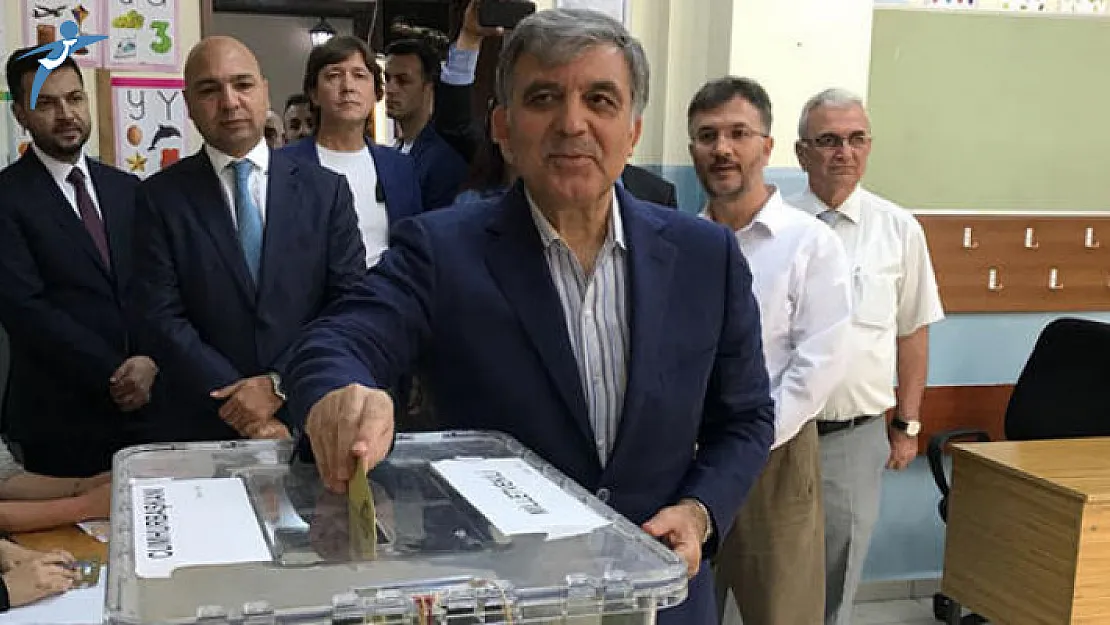 Eski Cumhurbaşkanı Abdullah Gül Oyunu Kullandı