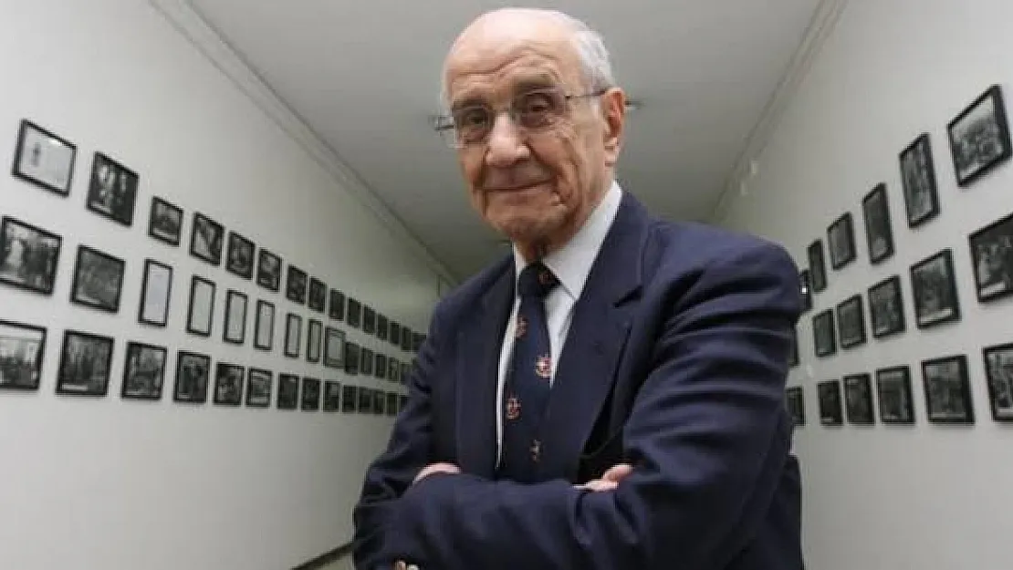 Eski Dışişleri Bakanı Prof. Dr. Mümtaz Soysal Hayatını Kaybetti