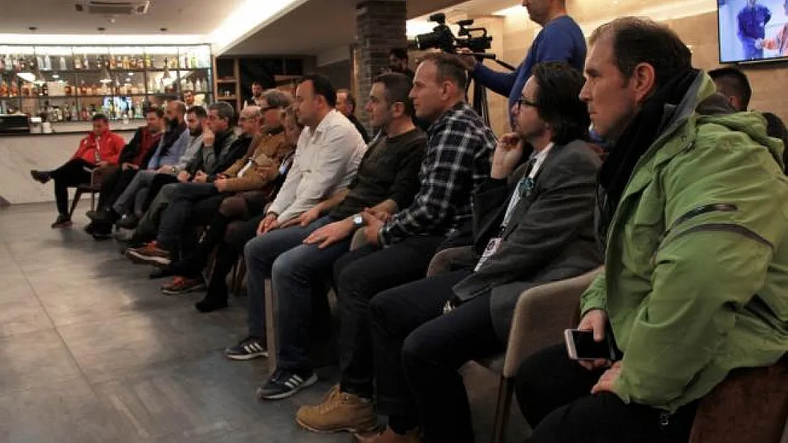 Eski milli futbolcu Tanju Çolak Kosovalı sporseverlerle buluştu