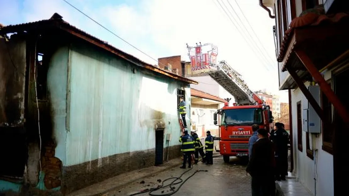 Eskişehir'de ev yangını: 2 ölü
