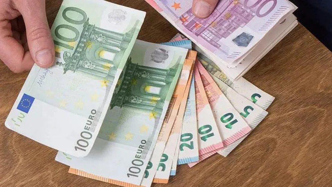 Euro Dolar Karşısında Eridi, 20 Yılın En Düşük Seviyesi Görüldü! Euro Neden Değer Kaybetti?