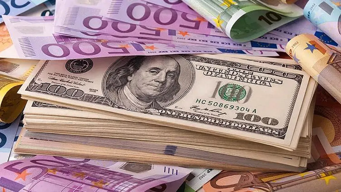 Euro Düşüşe, Dolar Yükselişe Geçti: Euro/Dolar Paritesi 1'in Altını Gördü! Türkiye Nasıl Etkilenir?