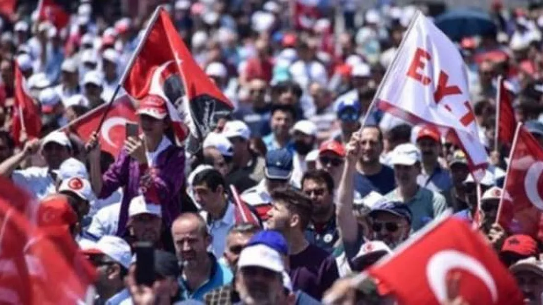EYT Yasası İçin Komisyonda 3 Teklif! Emeklilikte Yaşa Takılanlar için Meclise yasa teklifi