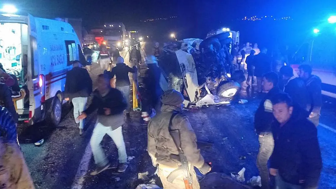 Facia Gibi Kaza! 6'sı Ağır Çok Sayıda Yaralı Var