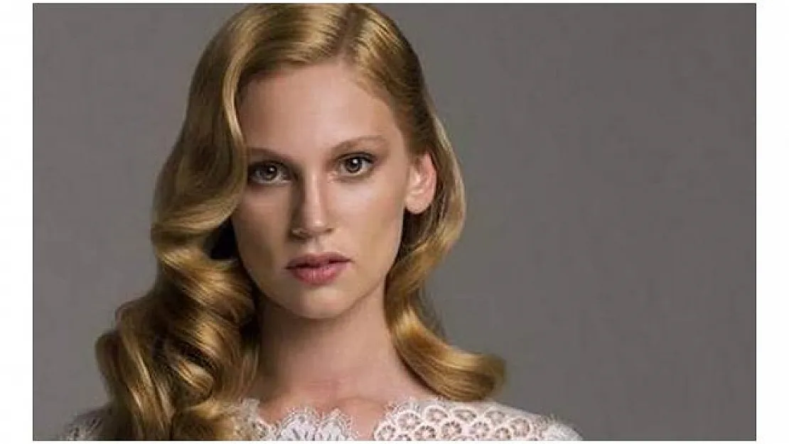 Farah Zeynep Abdullah kendisine küfür eden takipçisine küfürle cevap verdi!