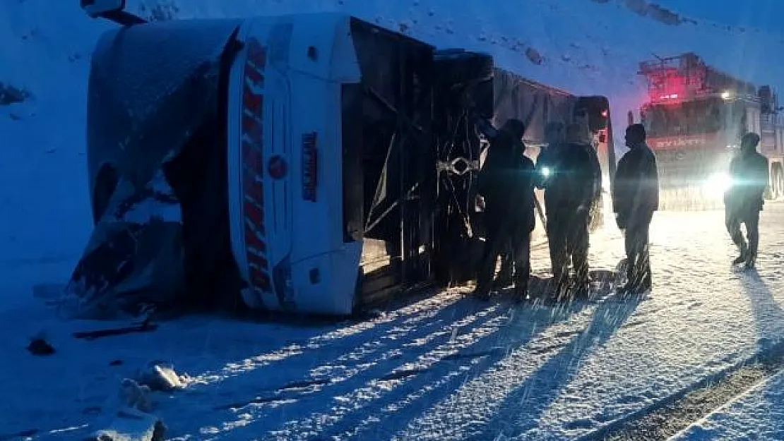 Felaket kaza! Yolcu otobüsü devrildi! Çok sayıda kişi yaralı! Durumu ağır olanlar var..