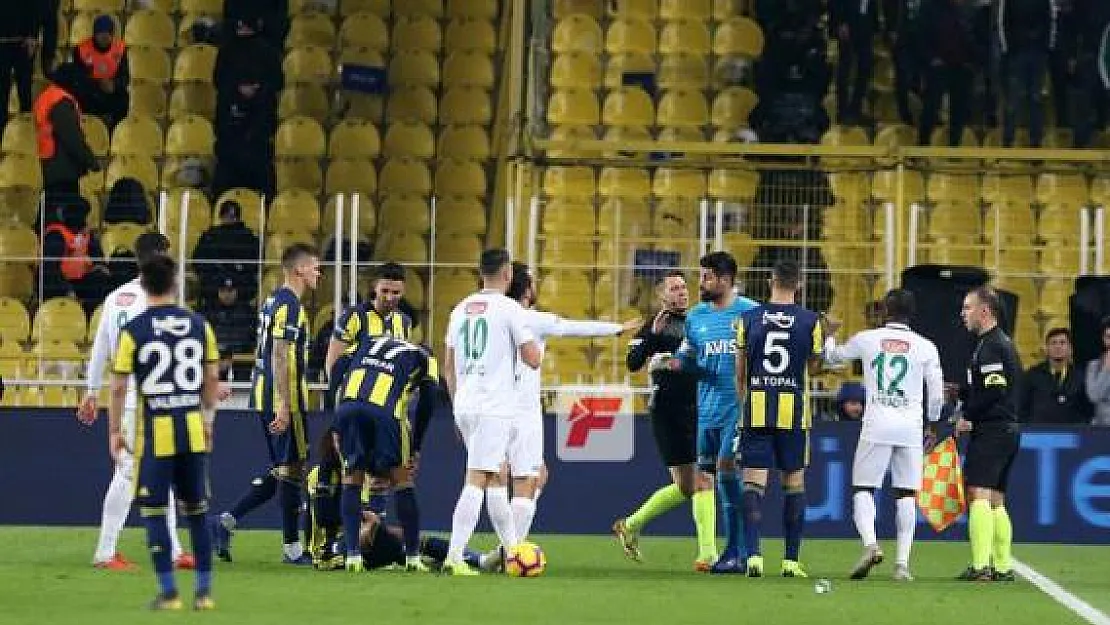 Fenerbahçe- Konyaspor Maçı Kaç Kaç Bitti? Fenerbahçe- Konyaspor Maç Özeti Tıkla İzle- Martin Skrtel'in Faul Pozisyonu