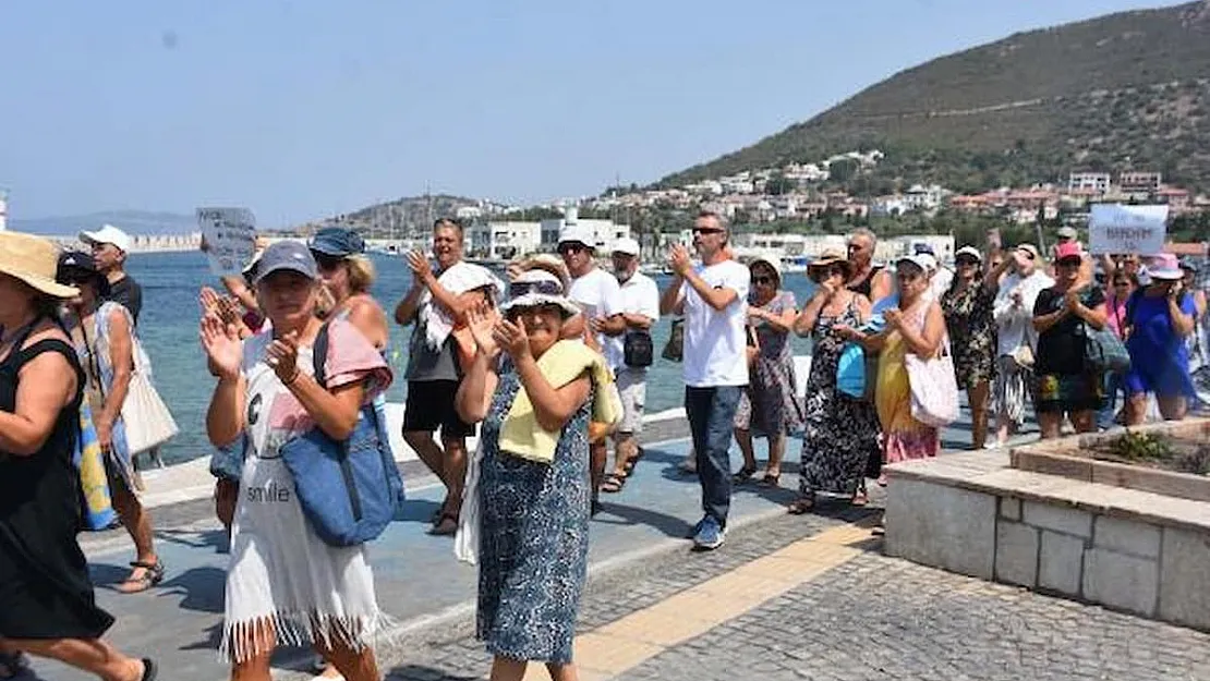 Foça'da Kıyı İşgali Protestosu: Havlunu Al Gel!