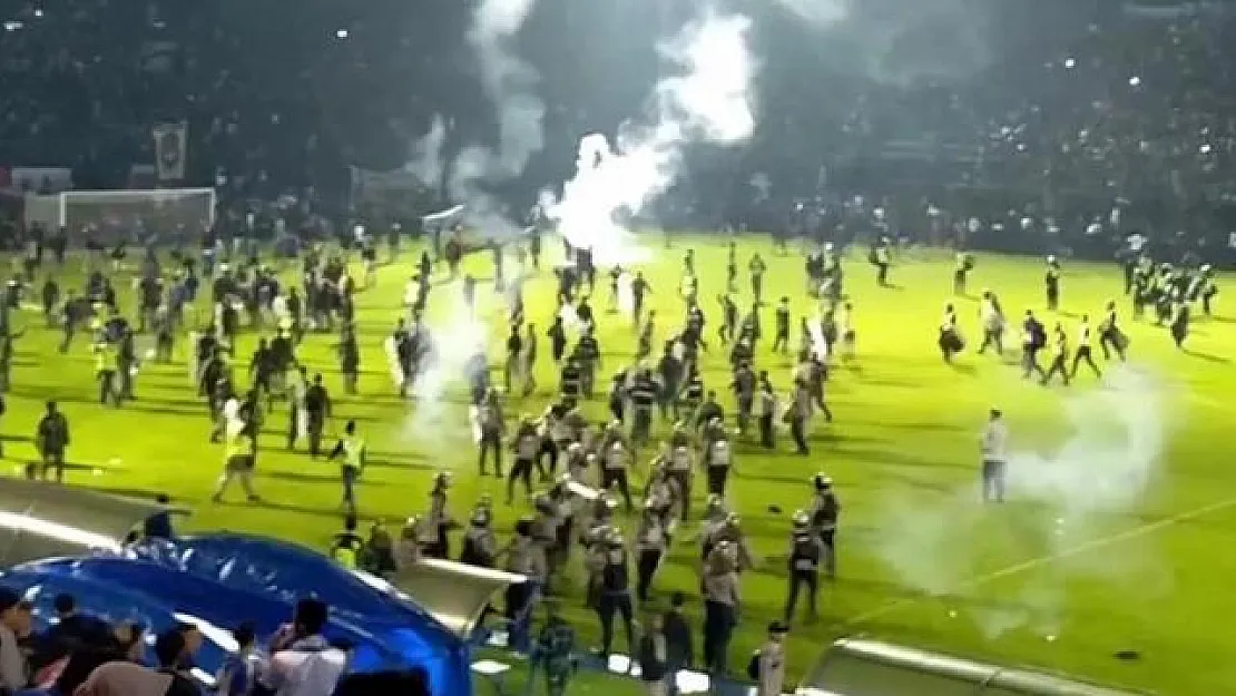 Futbol maçı katliama dönüştü! Polis müdahale etti: 174 kişi hayatını kaybetti