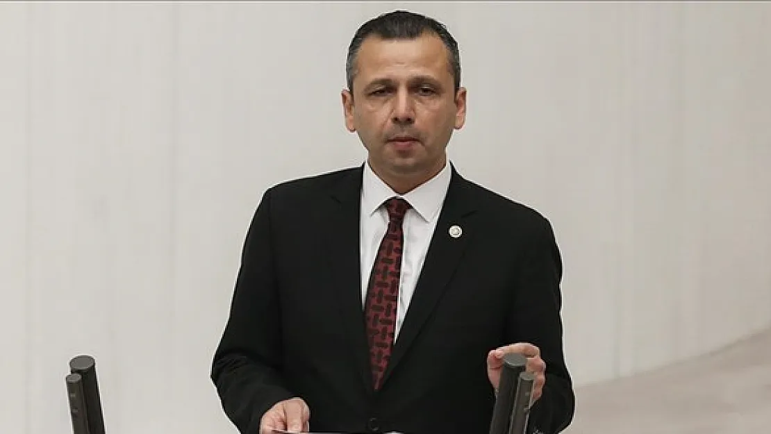 Gazi Meclis'te Çekiç Sesleri! Kürsüye Telefonla Saldıran Vekile Tarihi Tokat! TBMM'nin Zararı Misliyle Tahsil Ediliyor!